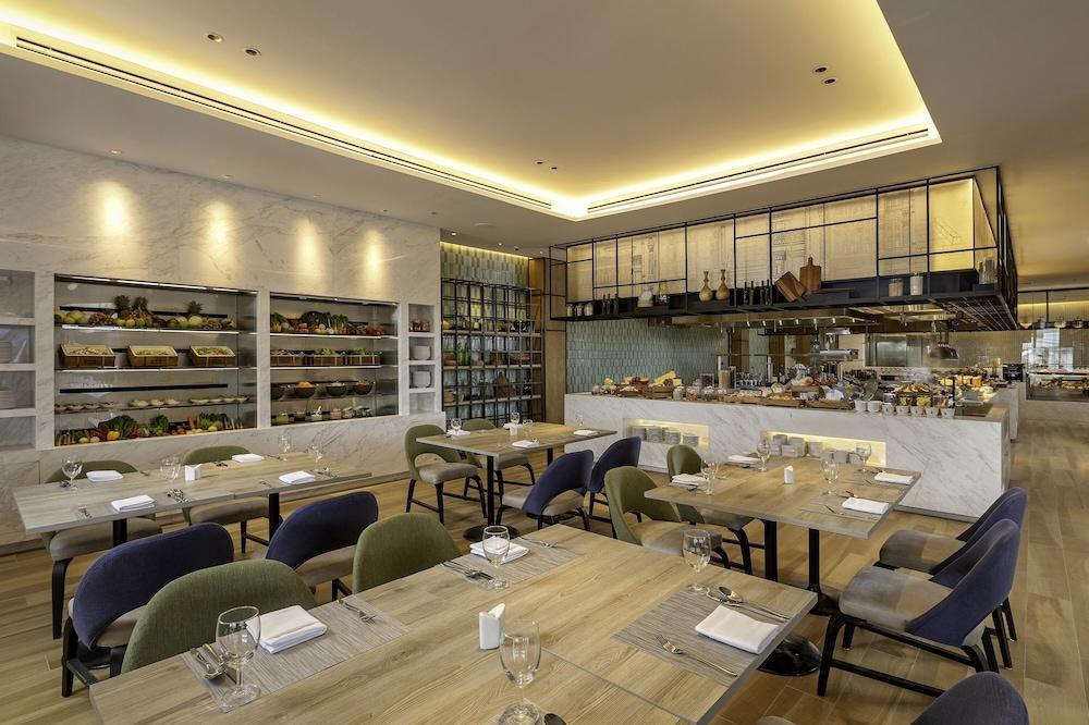 Courtyard By Marriott Phuket Town Hotel Екстериор снимка
