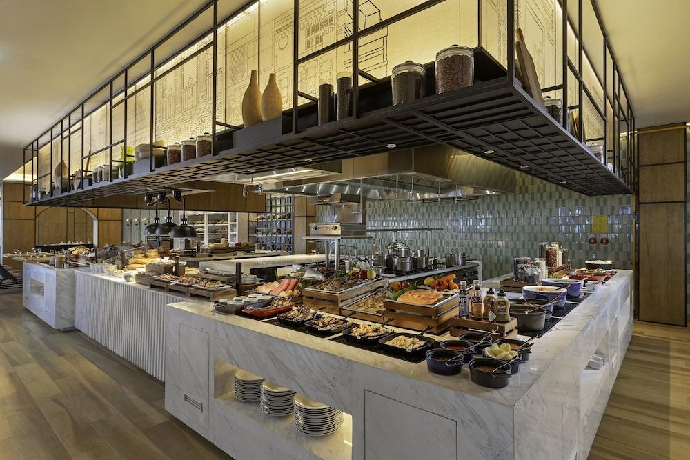 Courtyard By Marriott Phuket Town Hotel Екстериор снимка