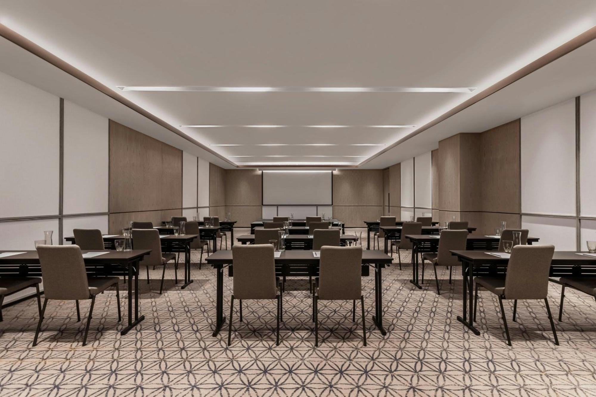 Courtyard By Marriott Phuket Town Hotel Екстериор снимка
