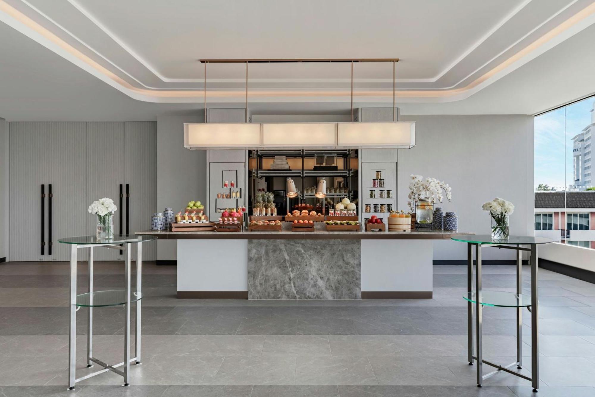 Courtyard By Marriott Phuket Town Hotel Екстериор снимка