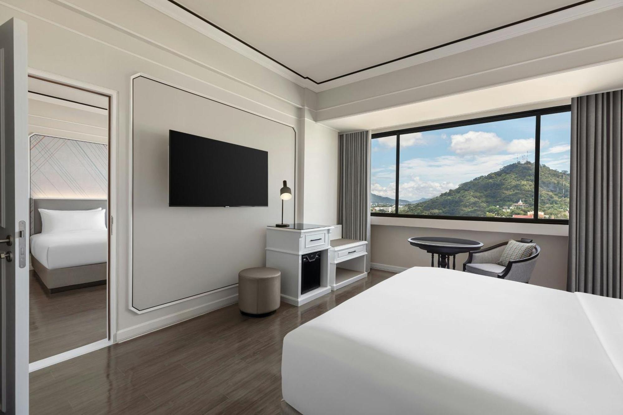 Courtyard By Marriott Phuket Town Hotel Екстериор снимка