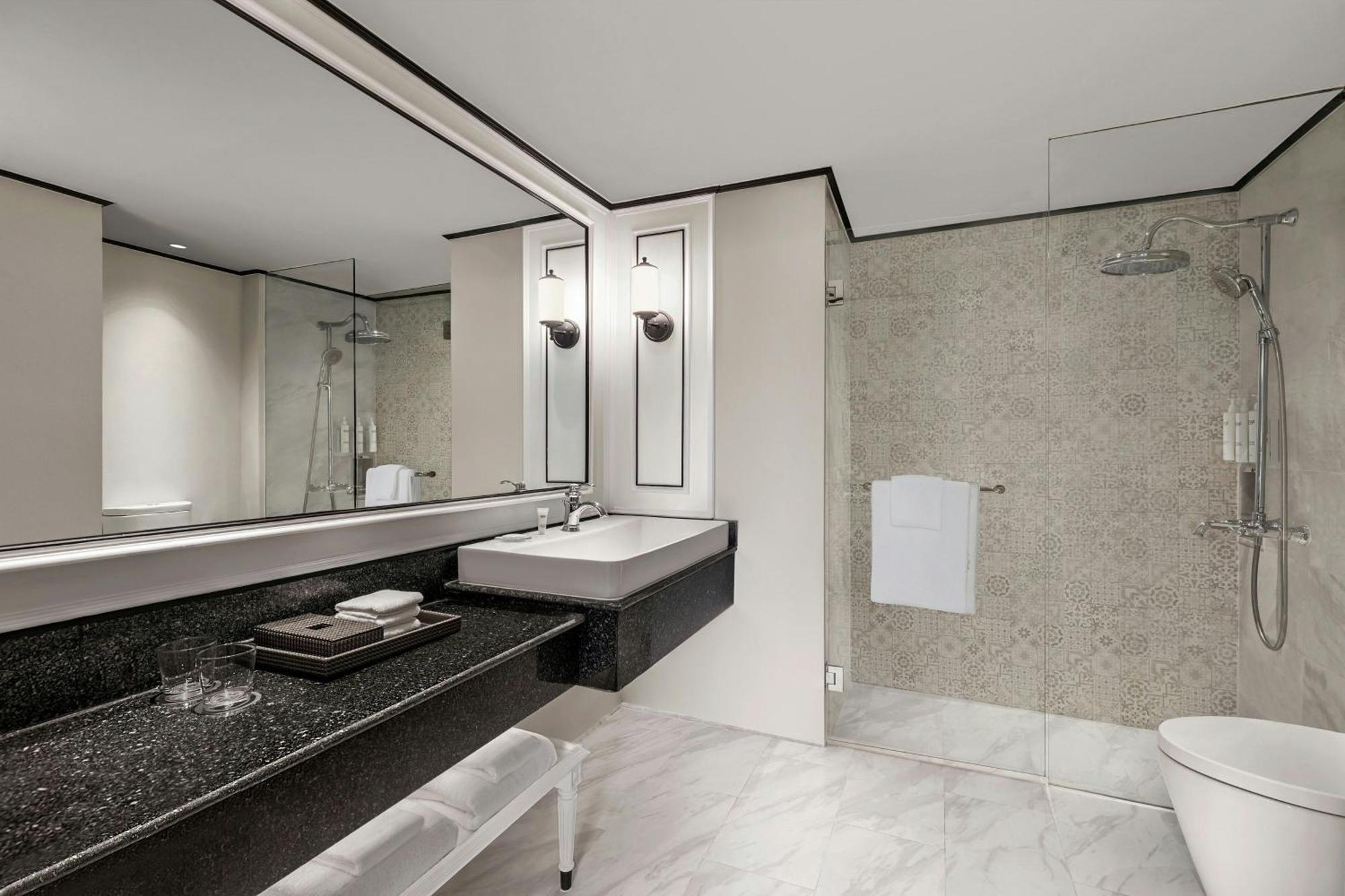 Courtyard By Marriott Phuket Town Hotel Екстериор снимка