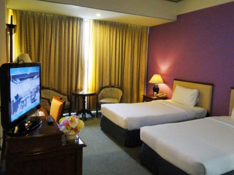 Courtyard By Marriott Phuket Town Hotel Екстериор снимка